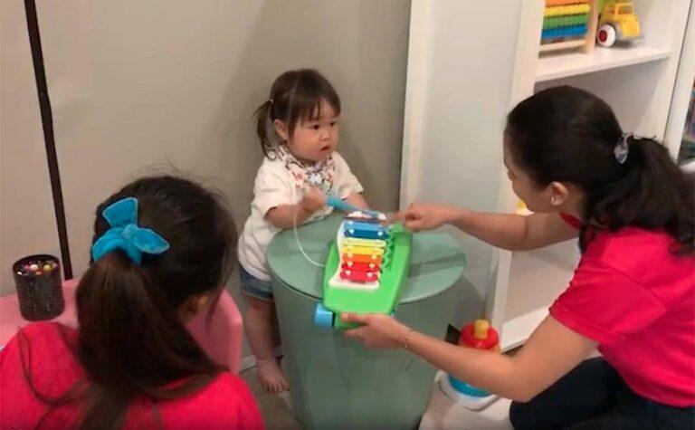 1〜3歳児までのベビー留学は、ナーサリー講師が手厚く英語でケア