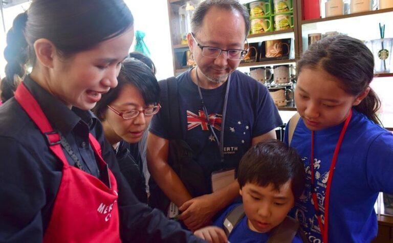 現地の珈琲店にて実践英語を学ぶ